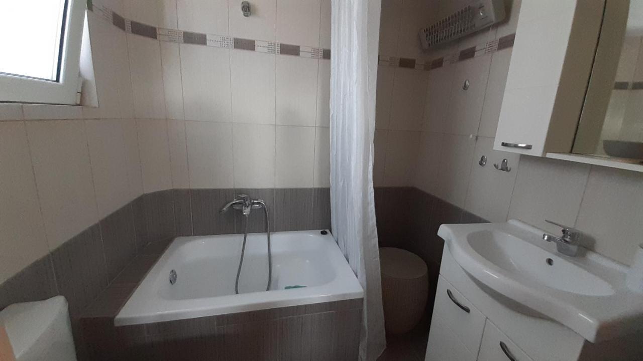 Studio Anlia Apartment เนอามากรี ภายนอก รูปภาพ